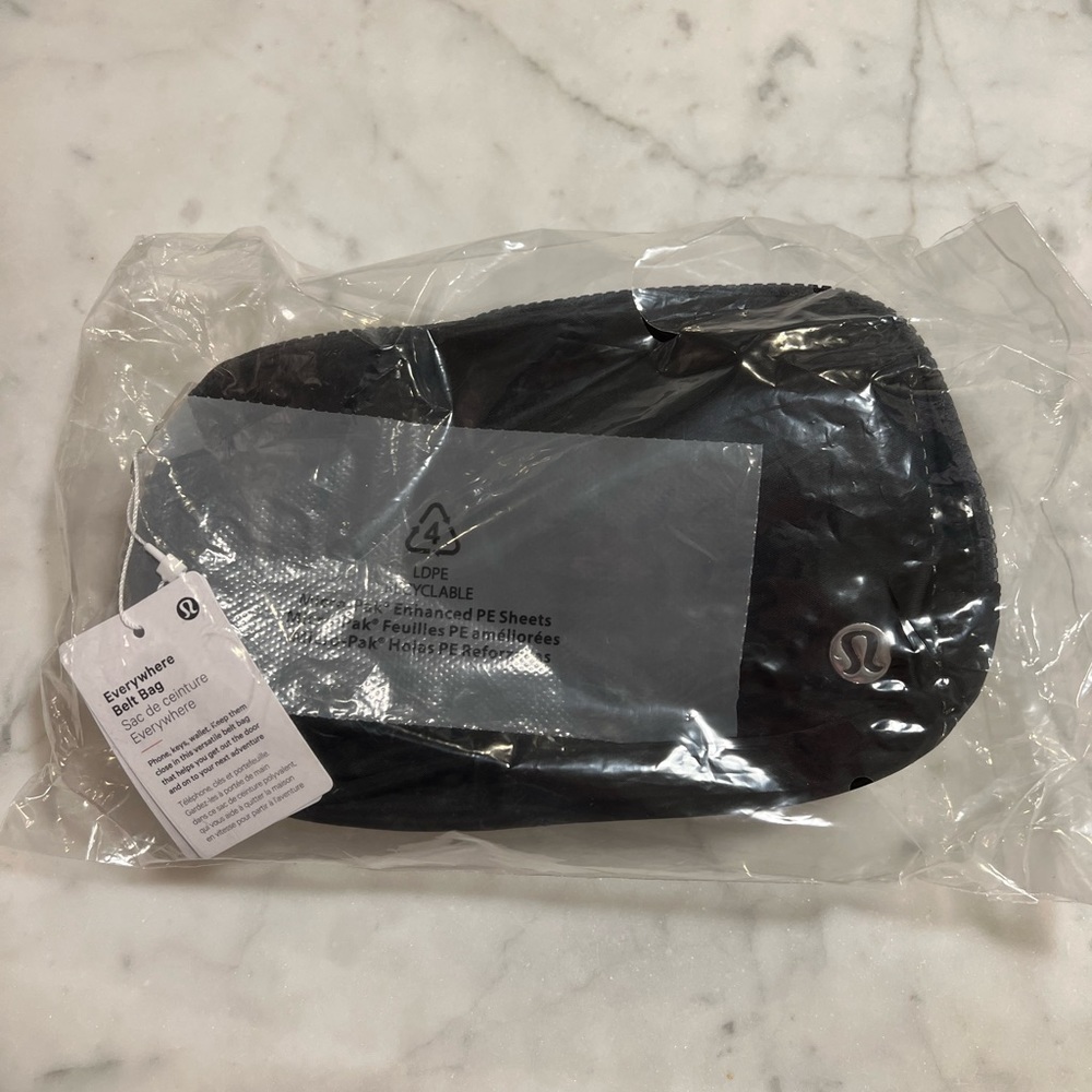 Lululemon Everywhere Belt Bag Black